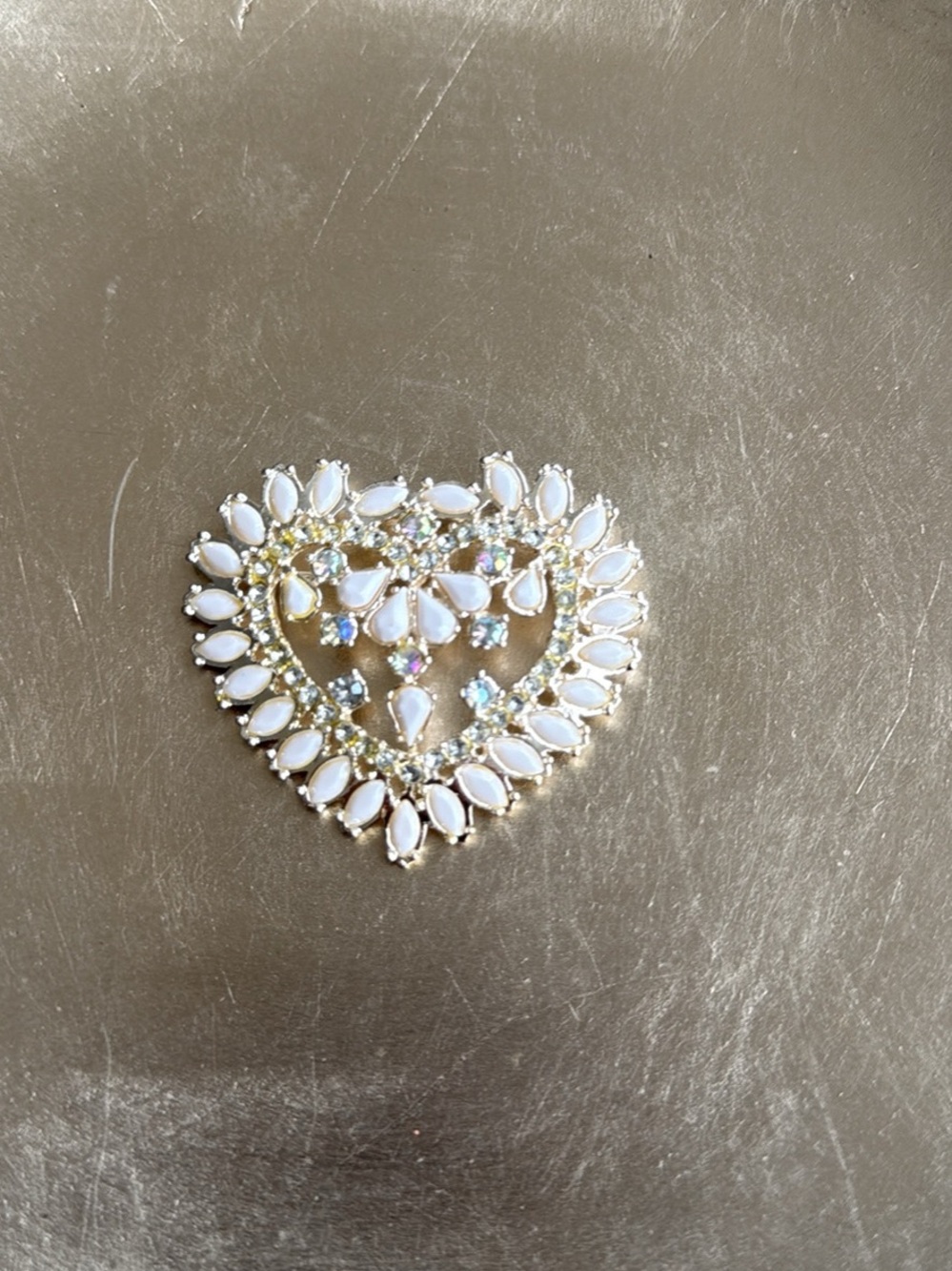 Elegant Heart-Shaped Crystal Brooch in White and Gold